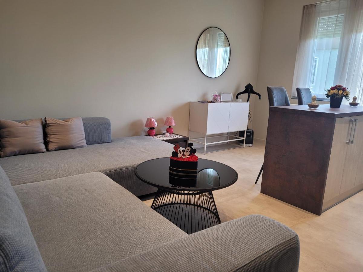Lara II Apartman เดเบรตเซน ภายนอก รูปภาพ