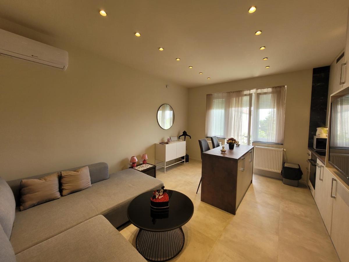 Lara II Apartman เดเบรตเซน ภายนอก รูปภาพ