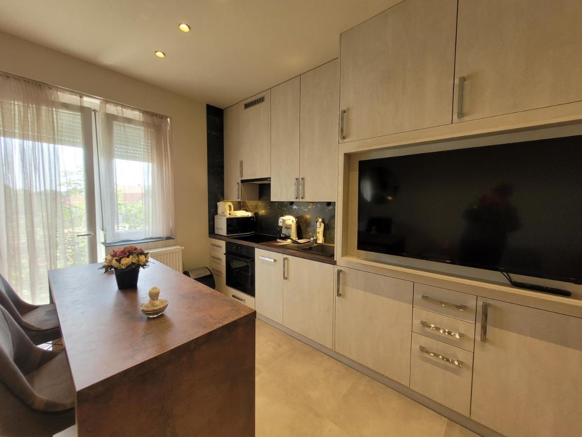 Lara II Apartman เดเบรตเซน ภายนอก รูปภาพ